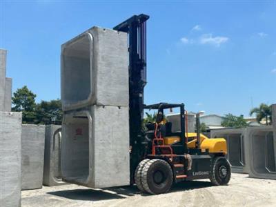 Bàn giao xe nâng LiuGong 10 tấn cho trạm bê tông