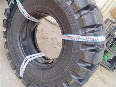 Lốp bán đặc cho máy xúc lật 17.5-25, Lốp máy xúc lật 17.5-25 gai bán đặc