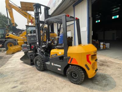 Xe nâng dầu thương hiệu Liugong 3 tấn có gầu xúc