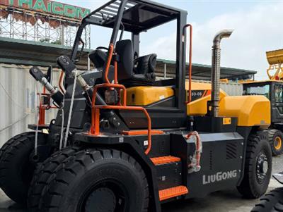 Xe nâng 10 tấn mới